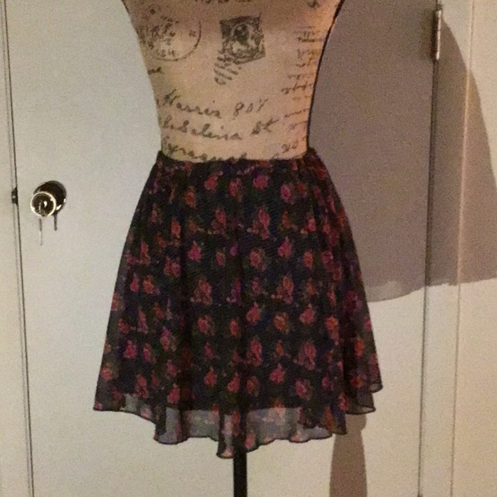 Mini skirt, very flowy.